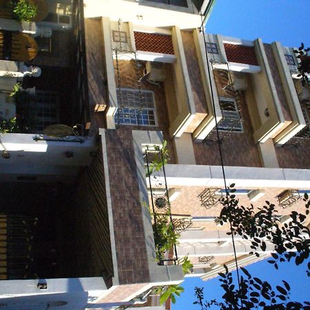 Alongs Garden Bed & Breakfast Kota Tua Kota Tua Hengchun Bagian luar foto