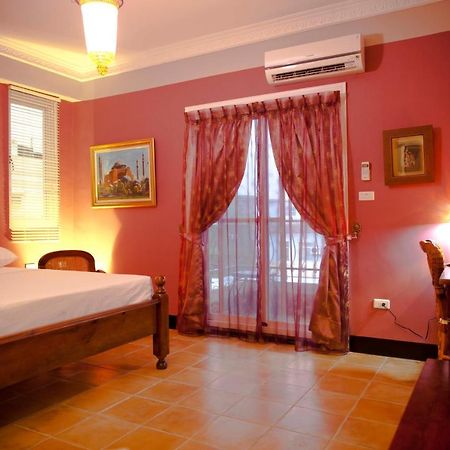Alongs Garden Bed & Breakfast Kota Tua Kota Tua Hengchun Bagian luar foto