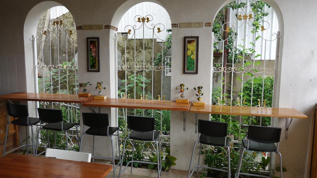 Alongs Garden Bed & Breakfast Kota Tua Kota Tua Hengchun Bagian luar foto