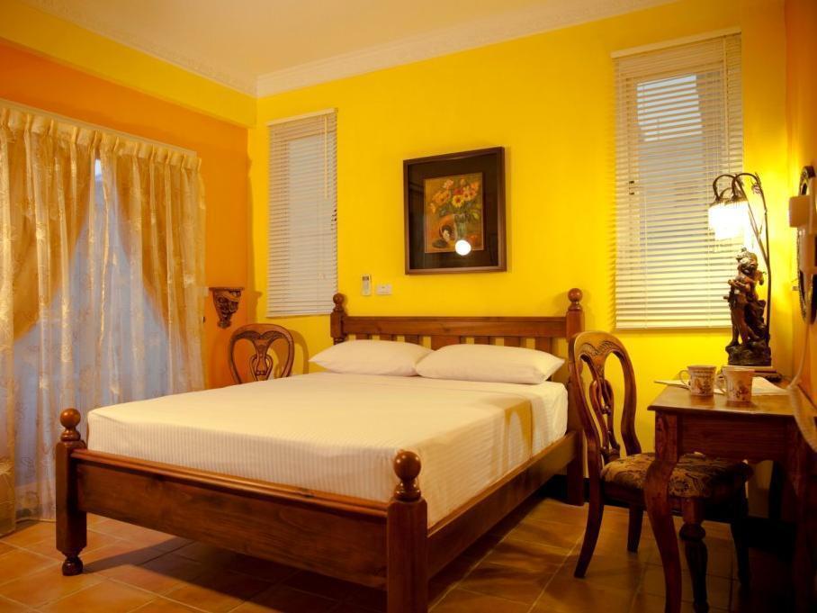 Alongs Garden Bed & Breakfast Kota Tua Kota Tua Hengchun Bagian luar foto