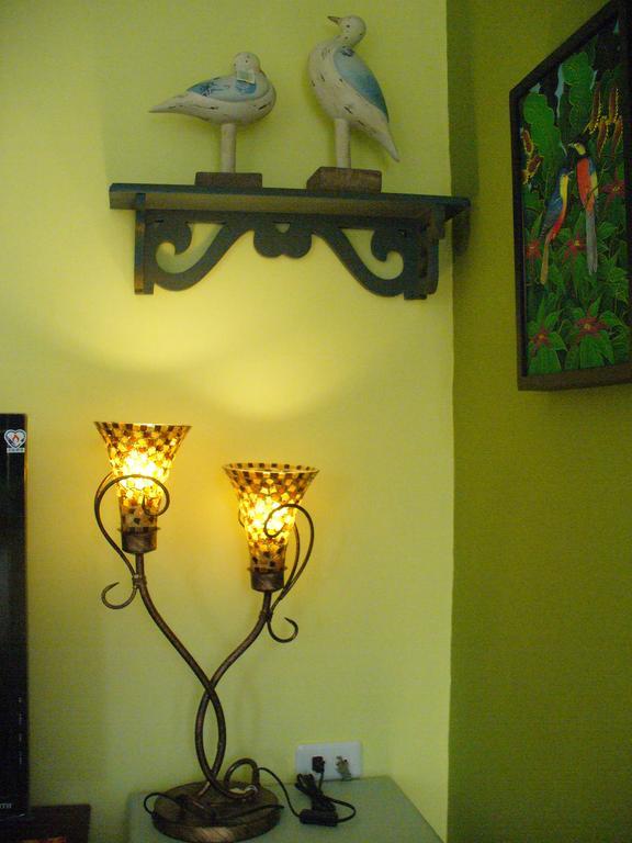 Alongs Garden Bed & Breakfast Kota Tua Kota Tua Hengchun Bagian luar foto
