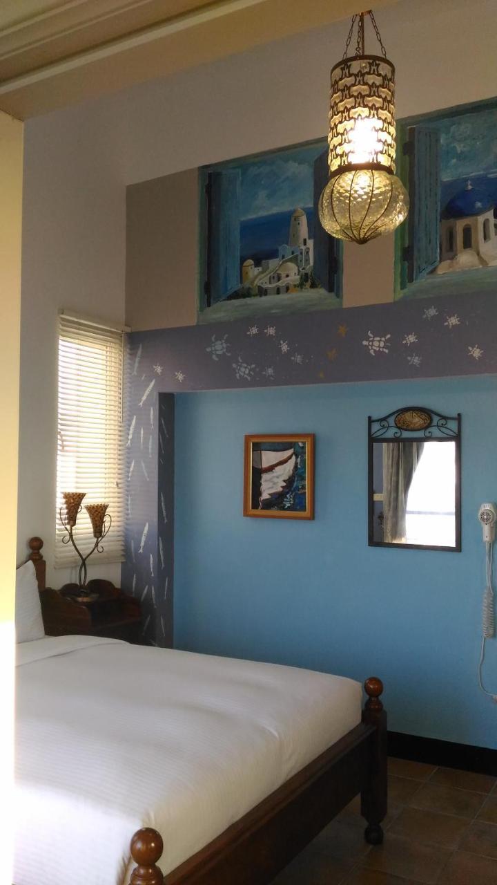 Alongs Garden Bed & Breakfast Kota Tua Kota Tua Hengchun Bagian luar foto