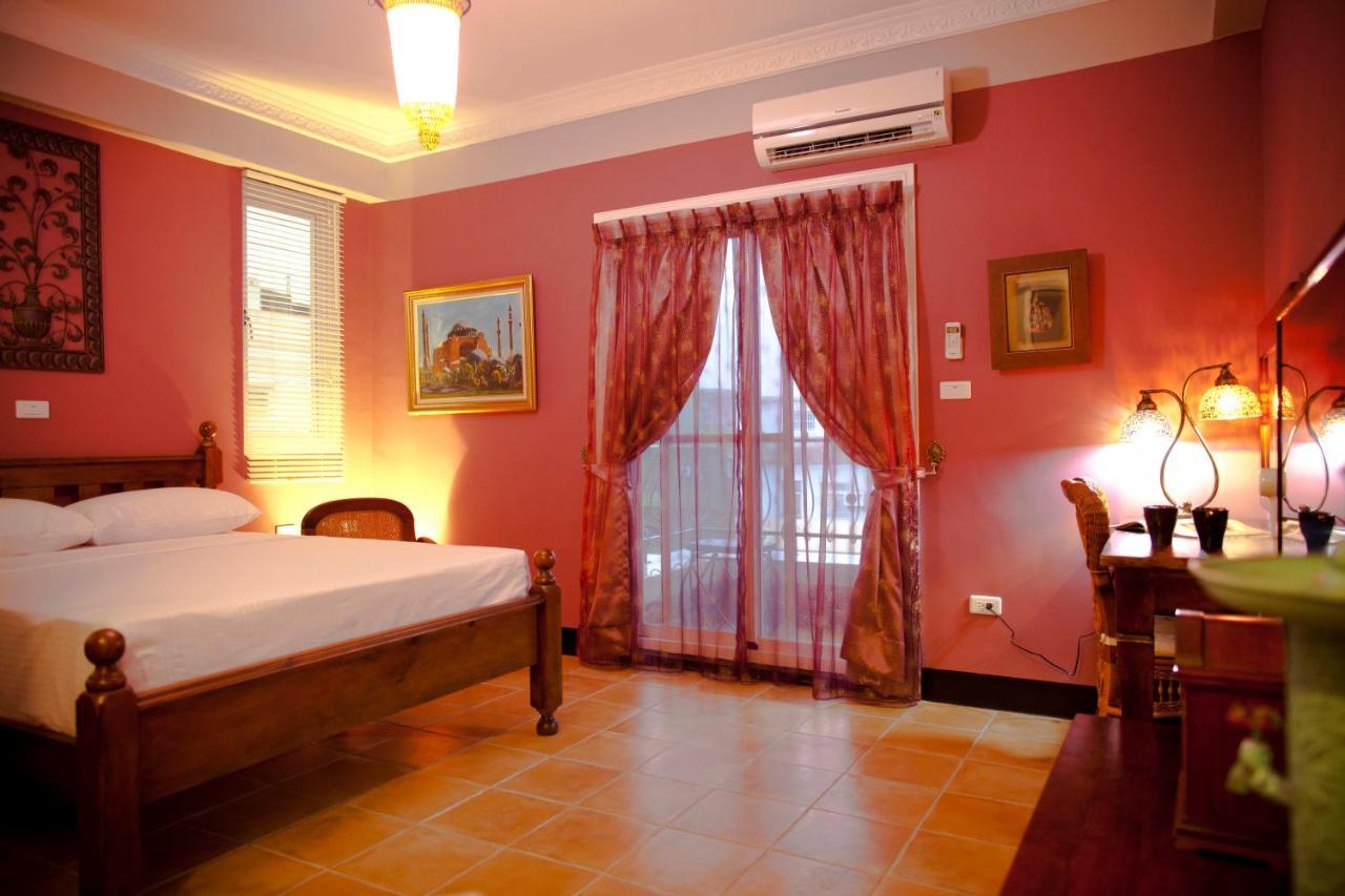 Alongs Garden Bed & Breakfast Kota Tua Kota Tua Hengchun Bagian luar foto
