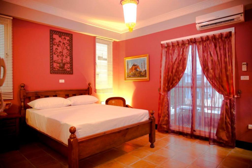 Alongs Garden Bed & Breakfast Kota Tua Kota Tua Hengchun Bagian luar foto